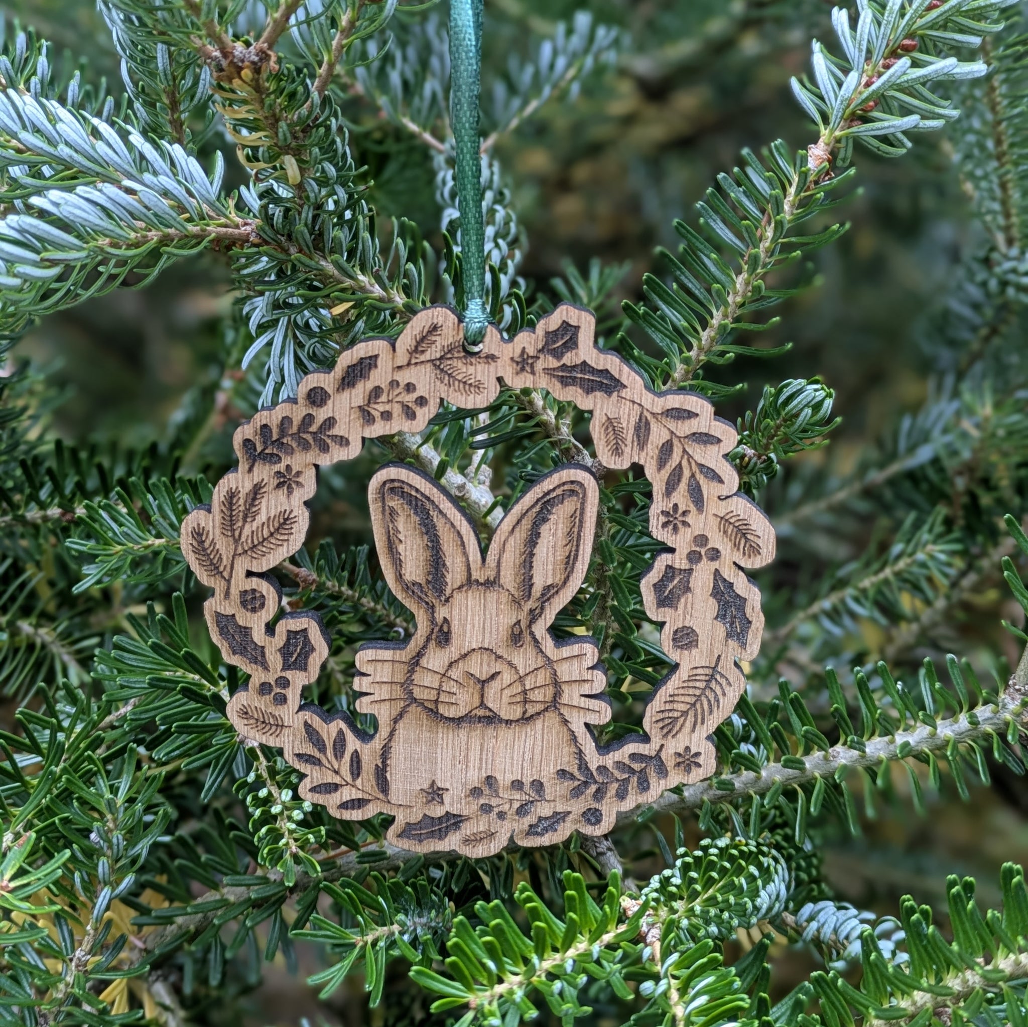 Oak Rabbit Christmas Decoration Ornament (Wreath)